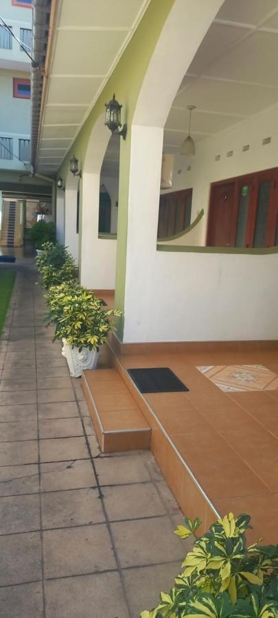 Ocean View Tourist Guest House At Negombo Beach Near The Airport Extérieur photo