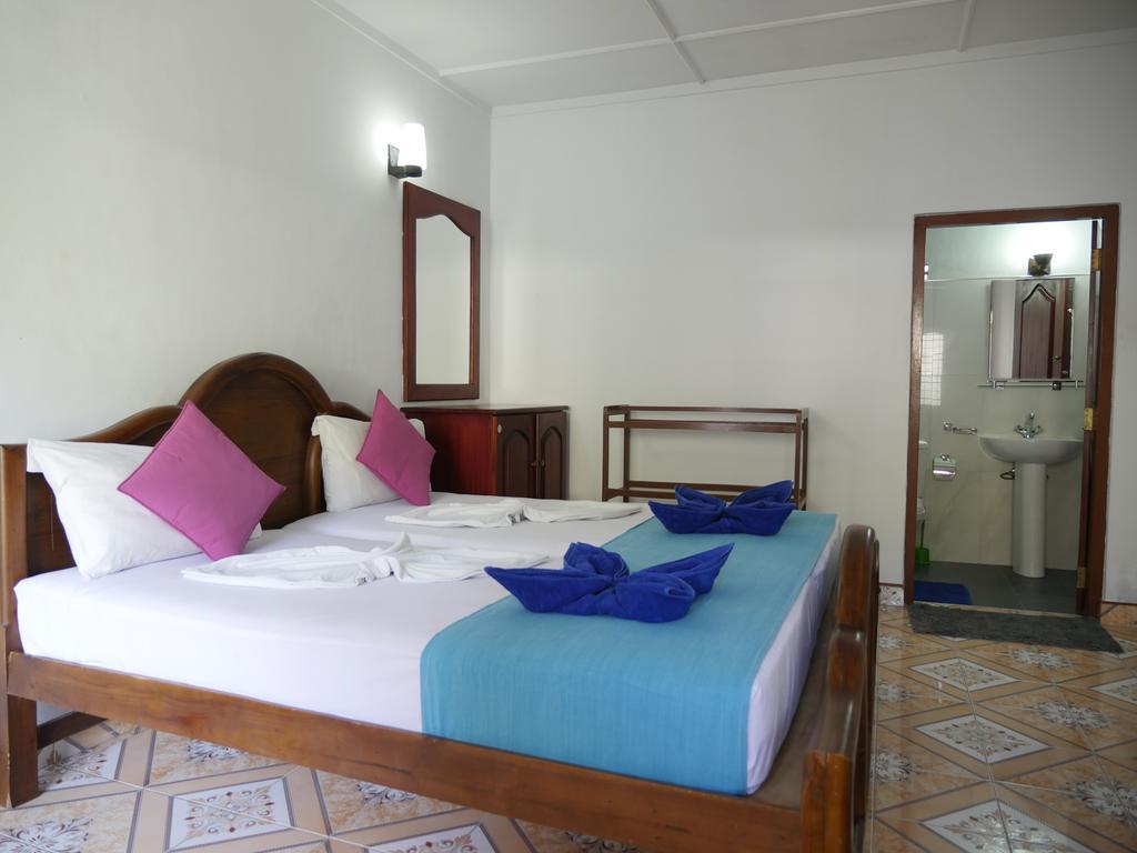 Ocean View Tourist Guest House At Negombo Beach Near The Airport Extérieur photo