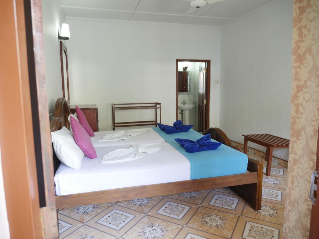 Ocean View Tourist Guest House At Negombo Beach Near The Airport Extérieur photo